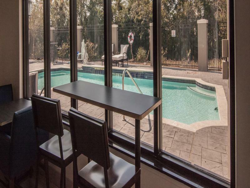 Holiday Inn Express Houston-Alvin By Ihg Exterior foto